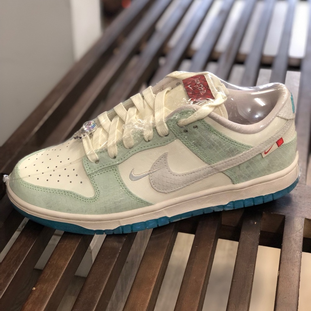 Nike dunk year of the dragon